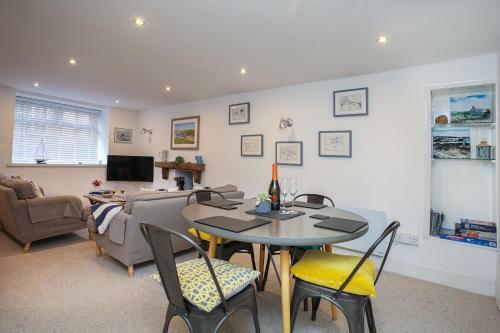Bwthyn Cerrig (pebble Cottage)