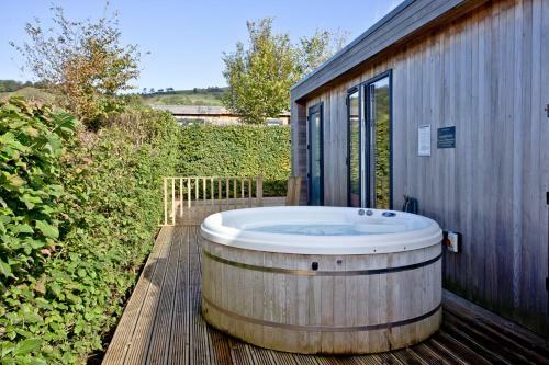 Whileaway Lodge, Strawberryfield Park