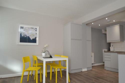 Charming 1 Bed Riverside Apartment