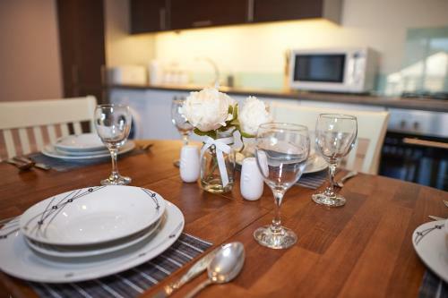 Clarendon Heights - Stylish Two-bedroom Apartment