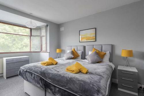 4 Bedroom House Coventry Hosted By Snoozenow