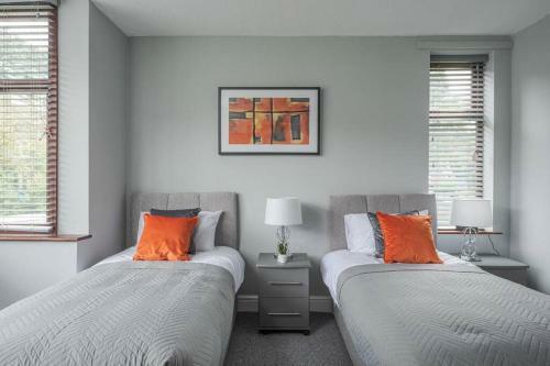 4 Bedroom House Coventry Hosted By Snoozenow