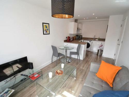 Simplistic Apartment In Coventry Near Herbert Art Gallery
