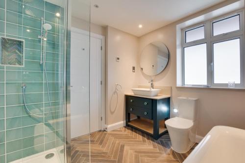 West Pentire Villa Sleeps 11 With Wifi