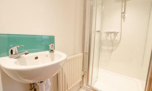 Berry Cottage Croyde | 4 Bedrooms / Sleeps 7-9 / Dog Friendly