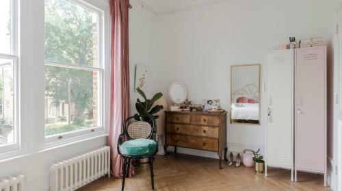 Apartamento Plum Guide - The Feminine Mystique