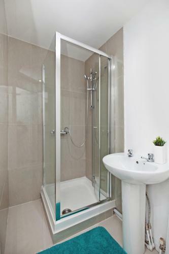 Dagenham 4 Bedhouse Rm10