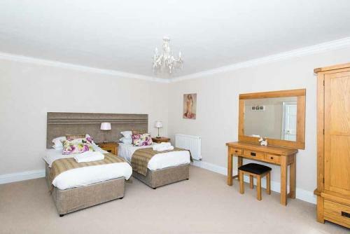 Balmeadowside Farmhouse Near Cupar Fife