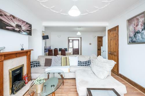 Dagenham / A13 4 Bedhouse For The Contractors