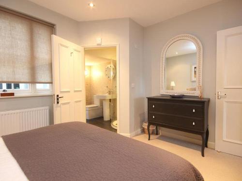 32 Newcomen Road (flat 1)