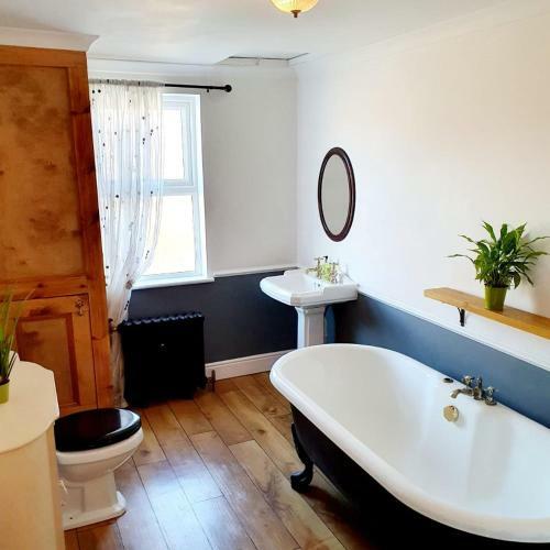 Smugglers Cottage Holiday Home