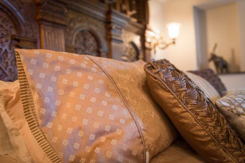 The Saddleworth Hotel