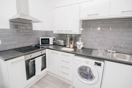 Florence Avenue, Apartment 2