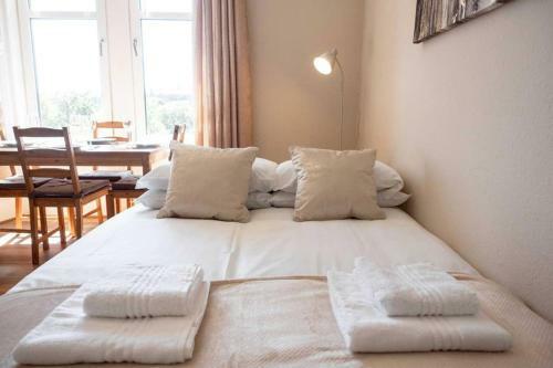Apartamento Bright, Spacious West-end Flat, Near University