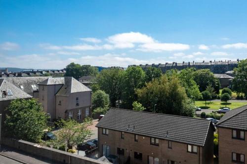 ? Bright, 2 Bedroom West End Apartment ?