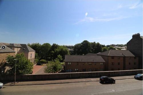 ? Bright, 2 Bedroom West End Apartment ?