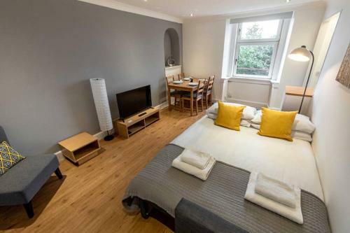 ?bright Apartment, Near University + City Centre?
