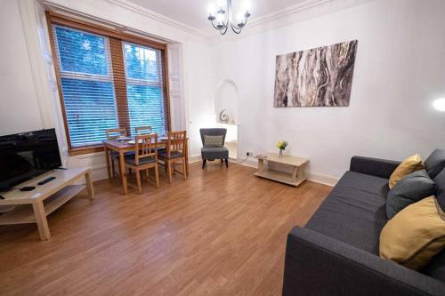 Apartamento ? Spacious 2 Bed Flat, Close To University ?