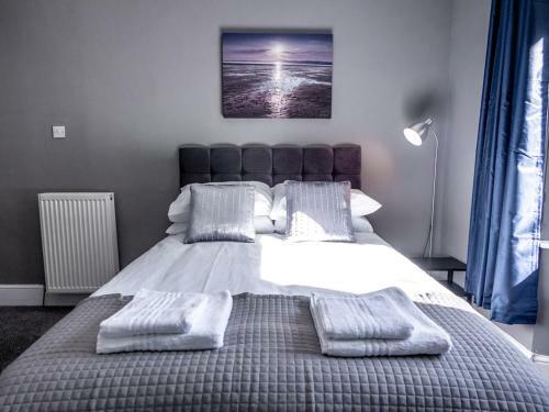 Apartamento New Superhost Listing: Bright Flat Nr. University