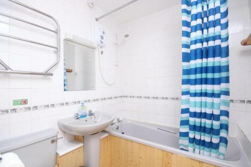 10a Medmerry Park 2 Bedroom Chalet - No Manual Workers Allowed