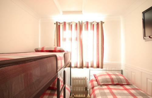 29c Medmerry Park 2 Bedroom Chalet - No Manual Workers Allowed