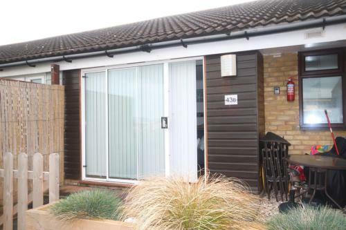 43b Medmerry Park 2 Bedroom Chalet - No Manual Workers Allowed