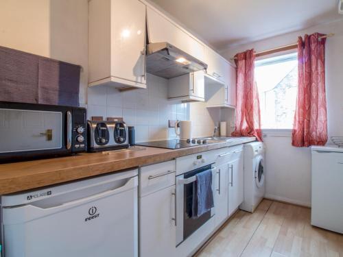 Bright & Tranquil Apartment Close To City Centre