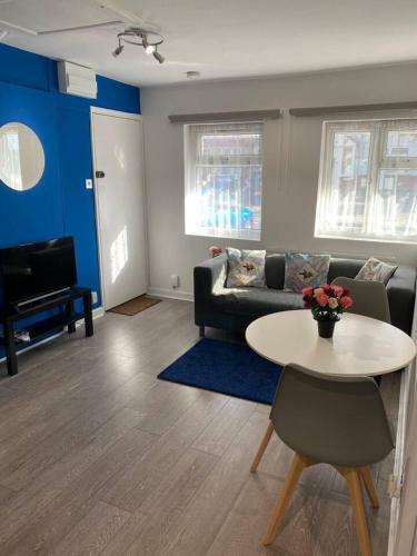 3-bed Ground Floor Apartment In Edgware