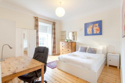 Apartamento Spacious Traditional 3 Bedroom Flat In New Town