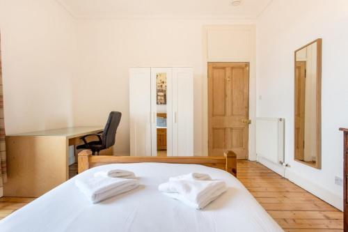 Apartamento Spacious Traditional 3 Bedroom Flat In New Town