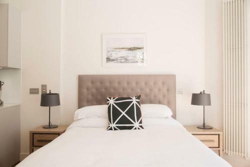 Beautiful Minimalistic Studio Apartment In Central