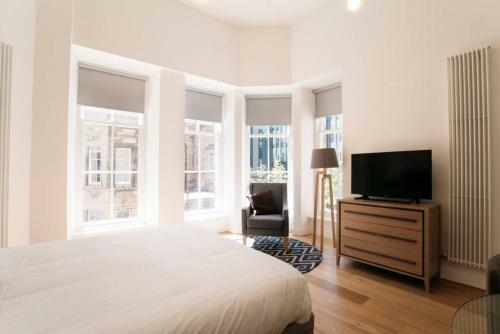 Beautiful Minimalistic Studio Apartment In Central