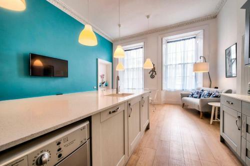 Altido Spacious And Stylish 4-bed Georgian Apartment