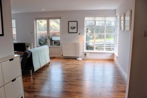 Beautiful Home With Castle Views And Garden And Parking