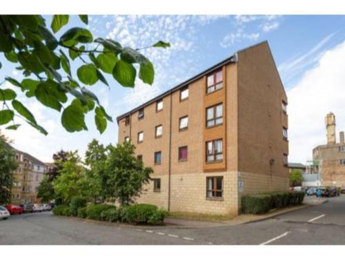 Two Bed Modern Apartment Near Haymarket