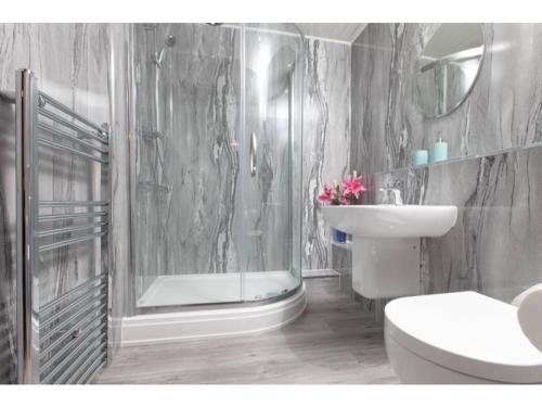Two Bed Modern Apartment Near Haymarket