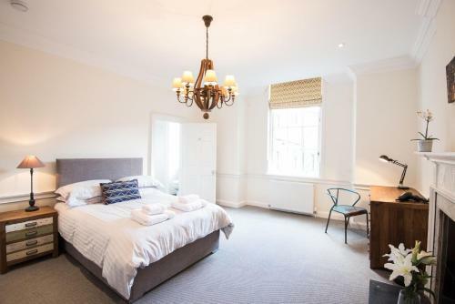 Frederick Street Apartment