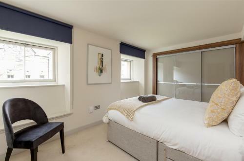 424 Stunning 2 Bedroom Duplex Apartment By The Meadows With Secure Parking