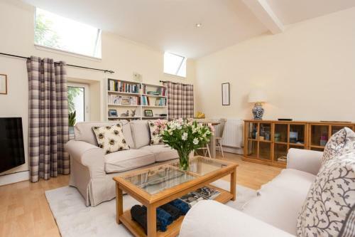 Luxury Morningside Cottage With Patio
