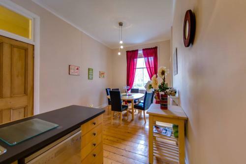 Apartamento Spacious 3br Apt Moments From The Meadows & Old Town