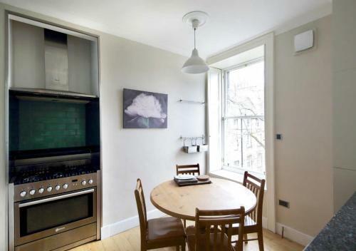 Altido Edinburgh Spacious Apartment - Royal Mile