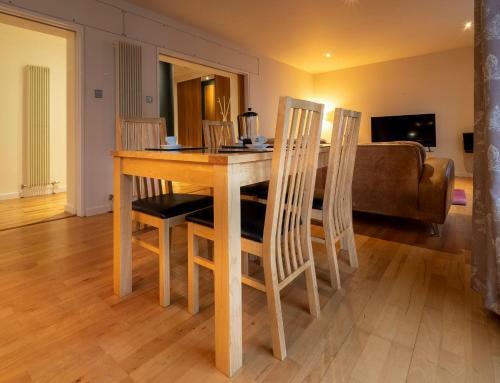 Altido Elegant 2bedroom Apartment With Balcony And Parking