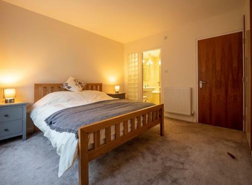 Altido Elegant 2bedroom Apartment With Balcony And Parking