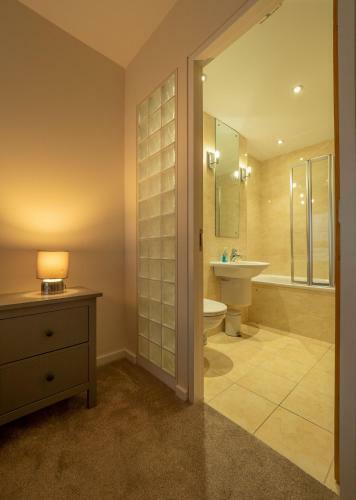 Altido Elegant 2bedroom Apartment With Balcony And Parking