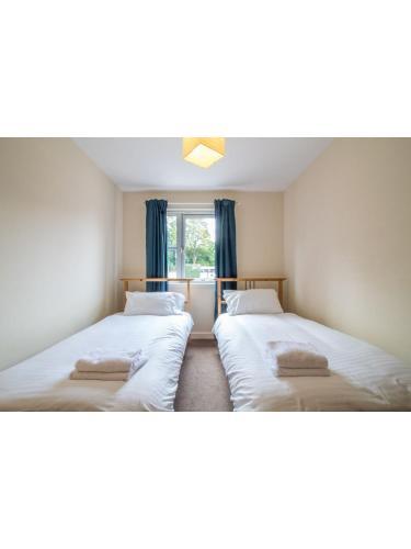 Immaculate 2 Bed House, Sleeps 6, Free Parking