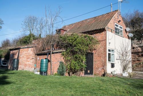 Apartamento 17th-century One Bed Studio With Parking & Garden!