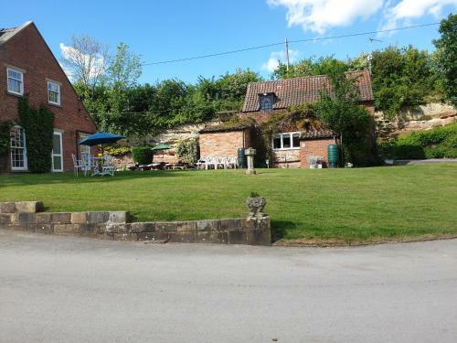 Apartamento 17th-century One Bed Studio With Parking & Garden!