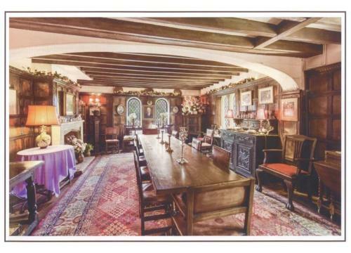 Charming 6-bed Villa In Staines