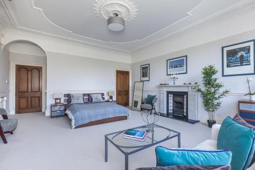 Eltham Chateau Sleeps 24