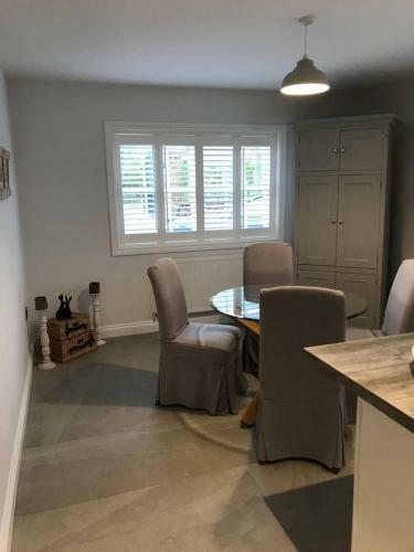 High Specification Coach House, Ebford.